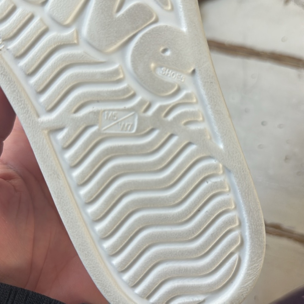 Native Shoes,‎ Jefferson , White, Size J6 (Juniors 6) - Picture 7 of 7